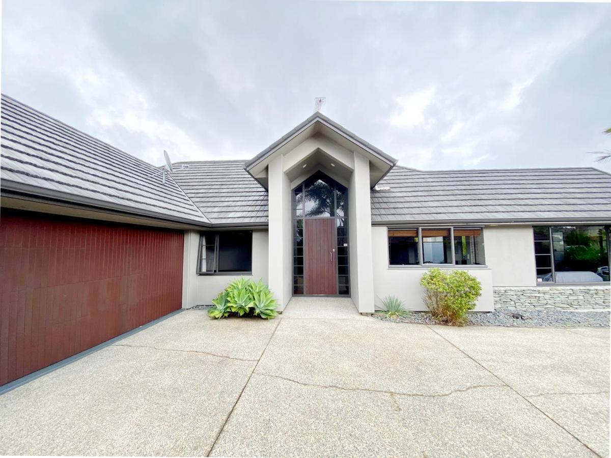 Stunning Family Home オークランド エクステリア 写真