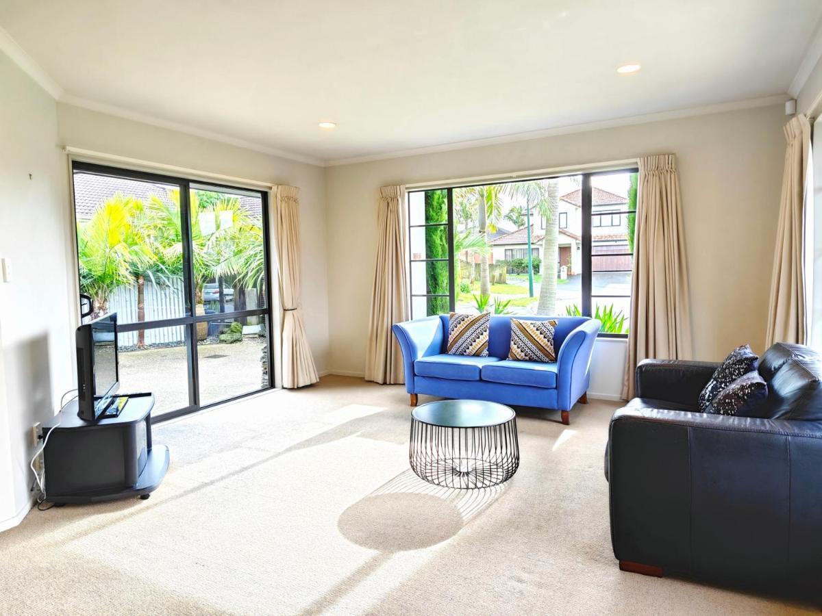 Stunning Family Home オークランド エクステリア 写真