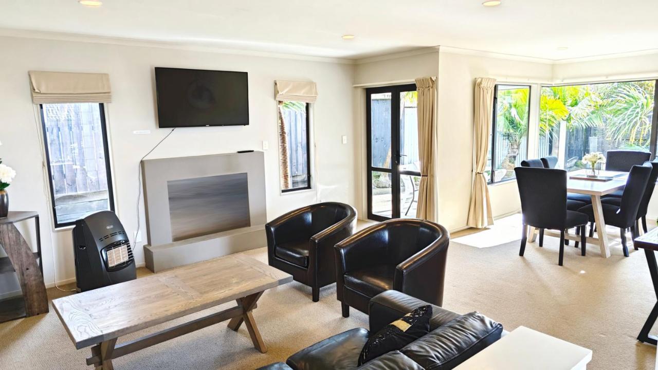 Stunning Family Home オークランド エクステリア 写真