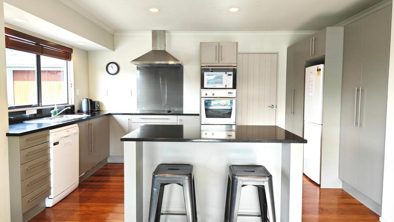 Stunning Family Home オークランド エクステリア 写真