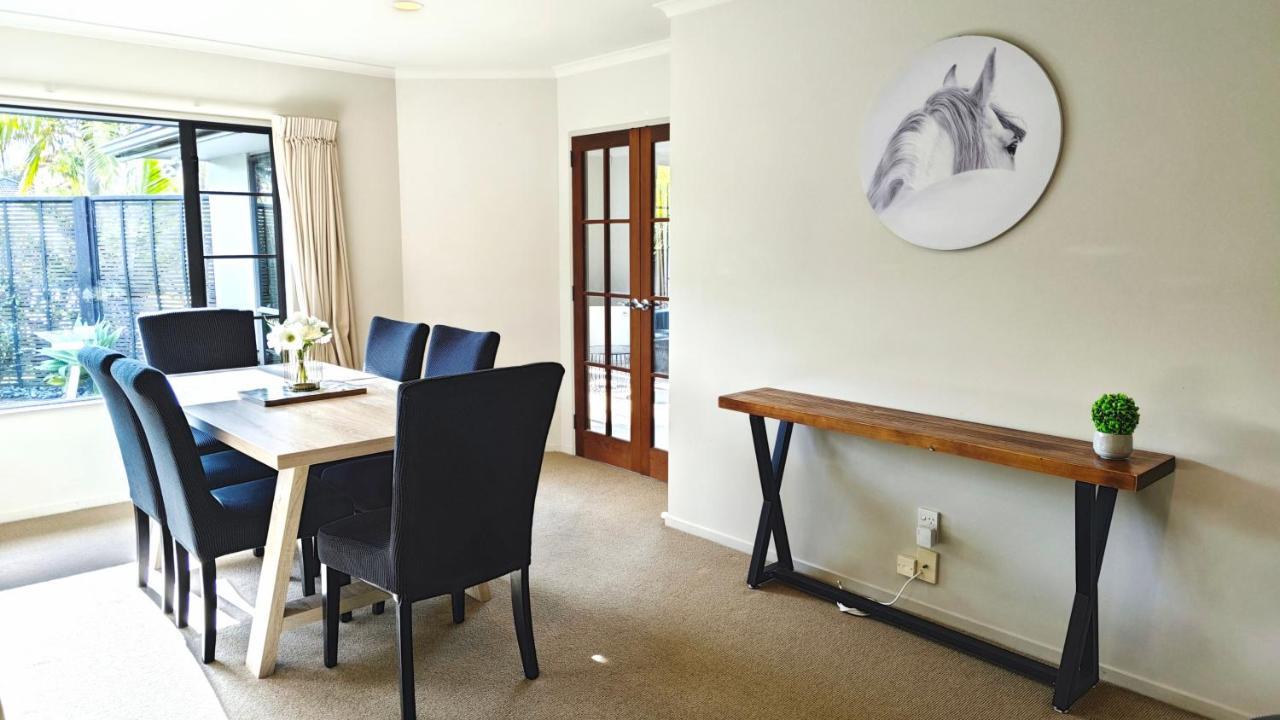 Stunning Family Home オークランド エクステリア 写真