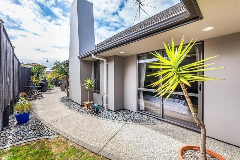 Stunning Family Home オークランド エクステリア 写真