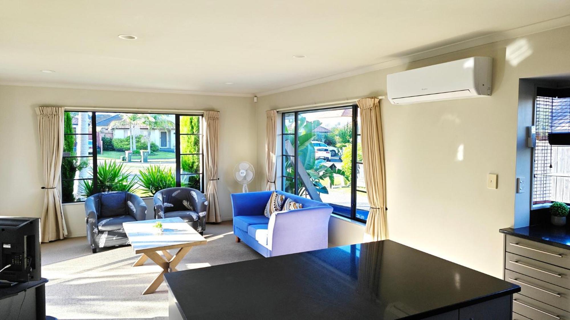 Stunning Family Home オークランド エクステリア 写真