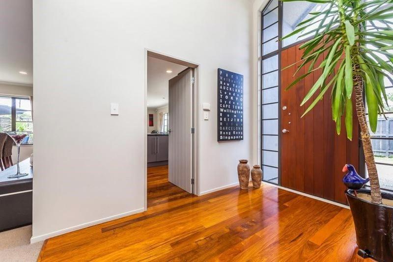 Stunning Family Home オークランド エクステリア 写真